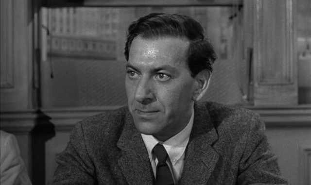 Ο 5 ψηφίζει αθώος, 9-3