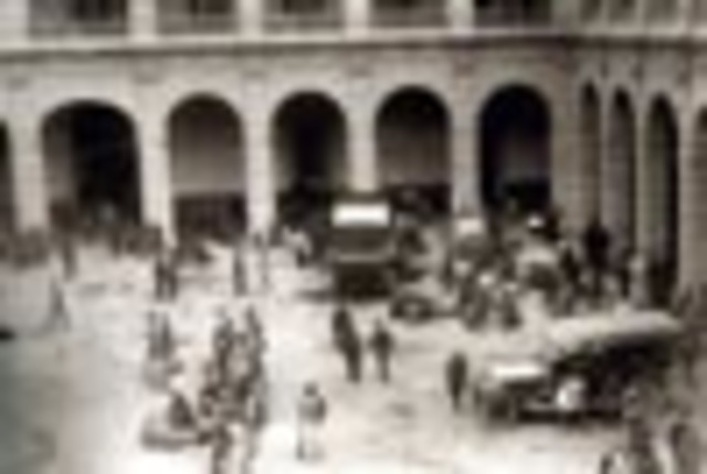 Luego de diez días de sangrientos enfrentamientos en la capital, termina la Decena Trágica con la traición de Huerta quien ordena la aprehensión de Madero y Pino Suárez. Ambos son confinados en la intendencia de Palacio Nacional.