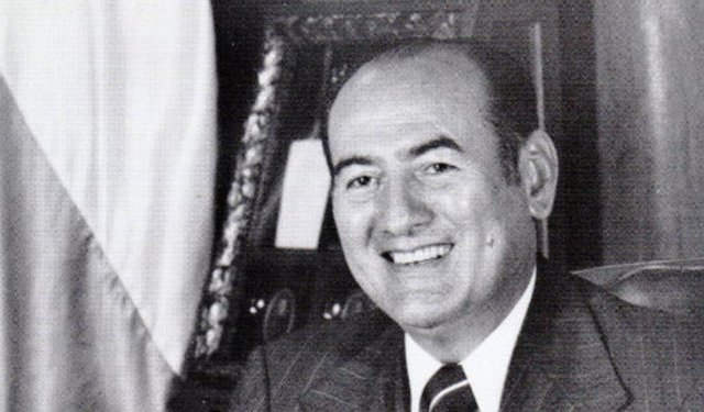 Asume a la presidencia Carlos Humberto Romero