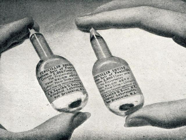 Sir Alexander Fleming descubre la penicilina antibiótica