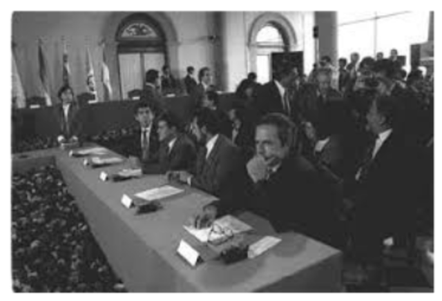 Atentado a Helicóptero e Inicio de negociaciones de paz