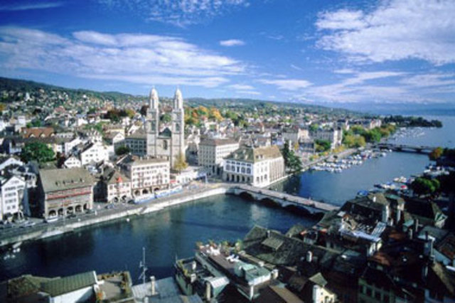 Γεννήθηκε στην Βασιλεία της Ελβετίας