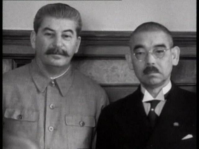 Japan and Russia sign a neutrality pact