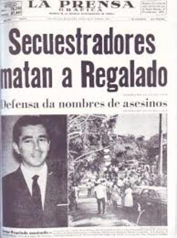 Guerrilleros recurren a secuestros.