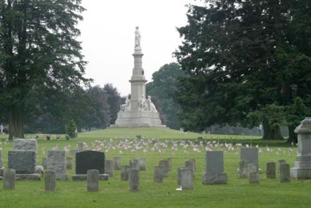 1863-Lincoln makes cemetary for soldiers