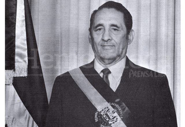 Es electo presidente José Napoleón Duarte