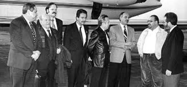 El presidente Alfredo Cristiani ofrece el cese al fuego