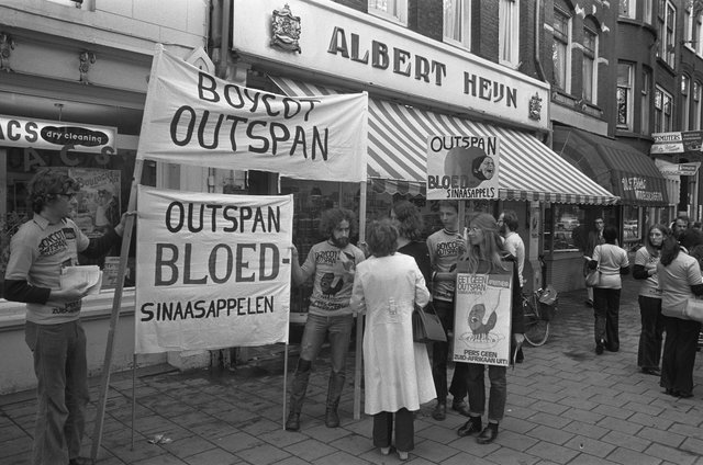 het officieel systeem van apartheid verdween (Zuid-Afrika)