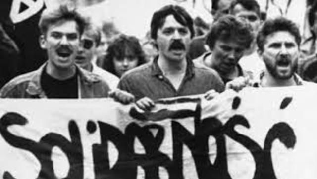 Val van het communistische regime werknemers kregen meer rechten