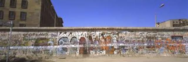Rising of Berlin Wall (History)