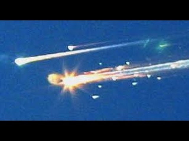 Shuttle Columbia Explodes