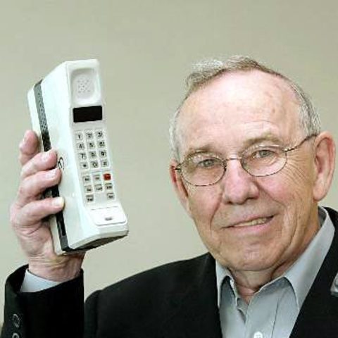 Primer teléfono celular.