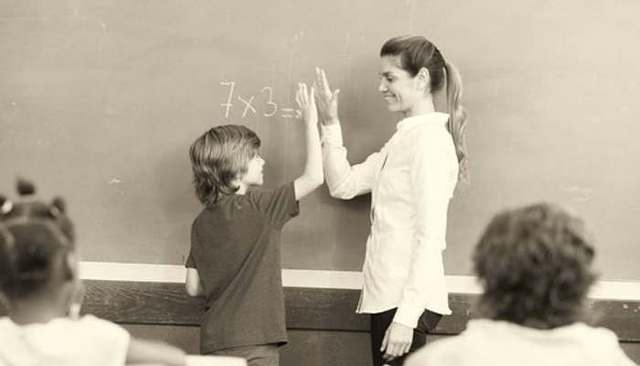 Noción de maestro de Decroly.