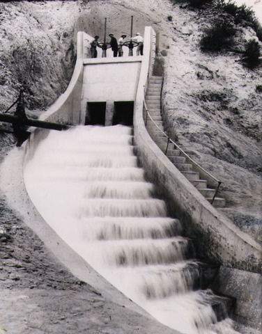 The L.A. Aqueduct is first completed