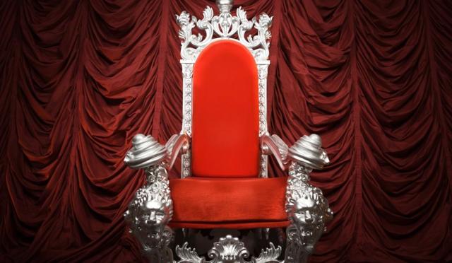 Isabel II se convierte en reina.