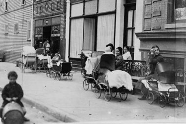 Opened the nation's first birth control clinic in Brooklyn