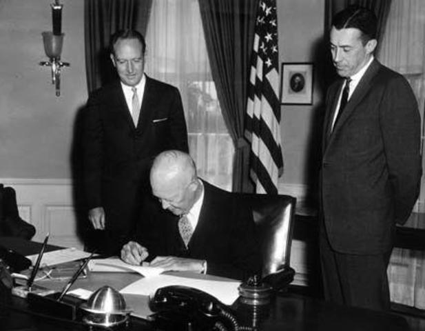 Eisenhower signs the Civil Rights Act