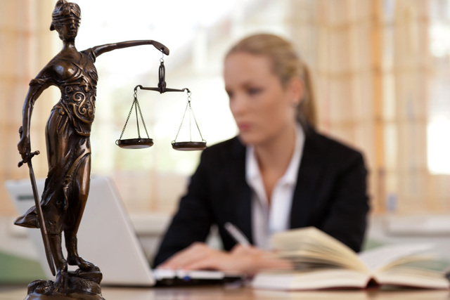 su padre por medio de su hermana abogada le quita la custodia a su madre