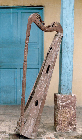 Primer arpa en Colombia