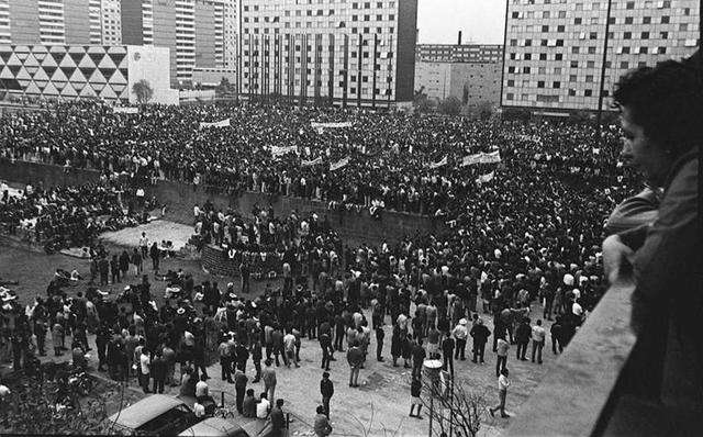 Surge el movimiento estudiantil, en el que se manifestarón estudiantes de todas las universidades.