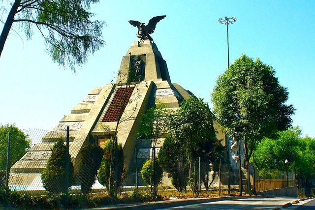 Se expidió la Ley Federal sobre Monumentos y Zonas Arqueológicas, Artisticas e Historias, para preservar el acervo cultural de México