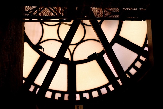 Heinrich von Wyck contruye en París el reloj moderno.