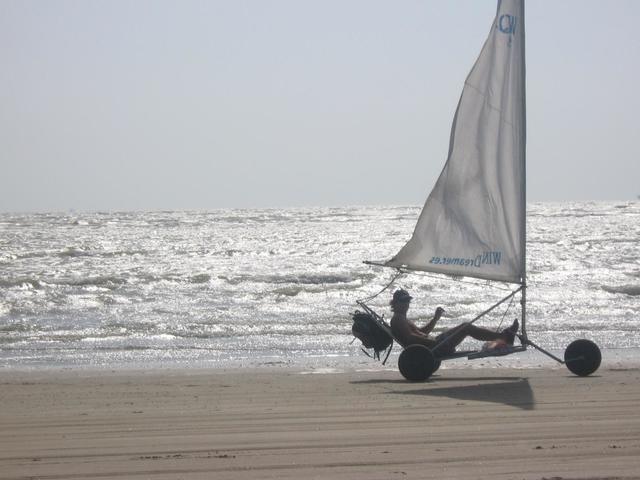 Locomoción rápida por tierra: carro a vela.