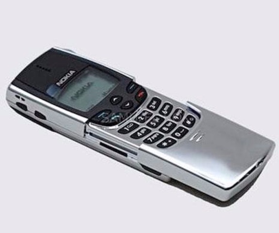 Se lanza el Nokia 8810, con una terminal Candy Bar
