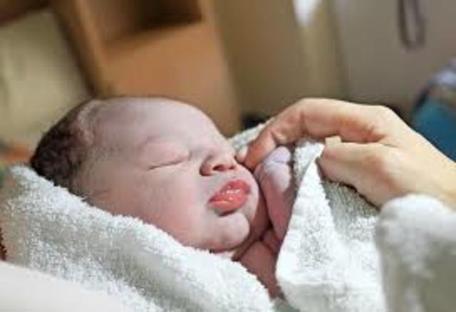 Kenny Lofton is born