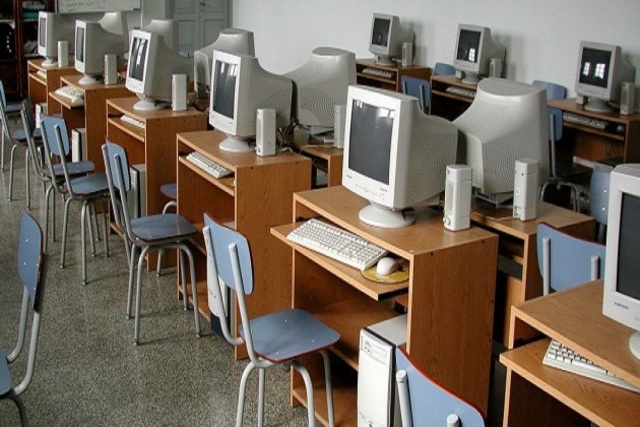 Inicio de la Era electronica y sus Aplicaciones en el Aula