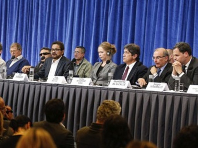 Inicio de mesas de diálogo de paz entre el Gobierno y Las Farc