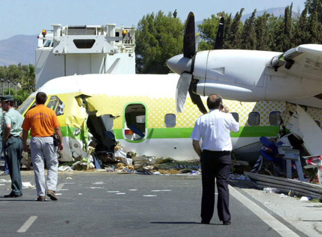 Avion español choca en Malaga