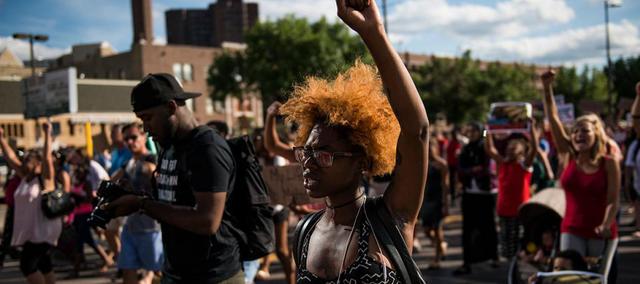 Continuan protestas contra violencia policial