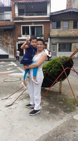 Mi mamá se fue a vivir a Medellín