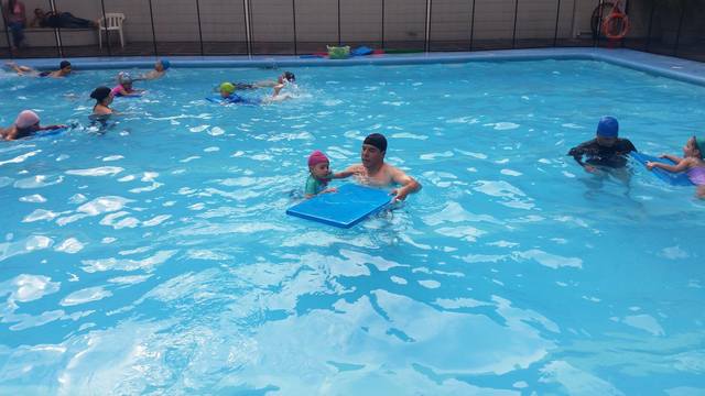 Continué clases de natación