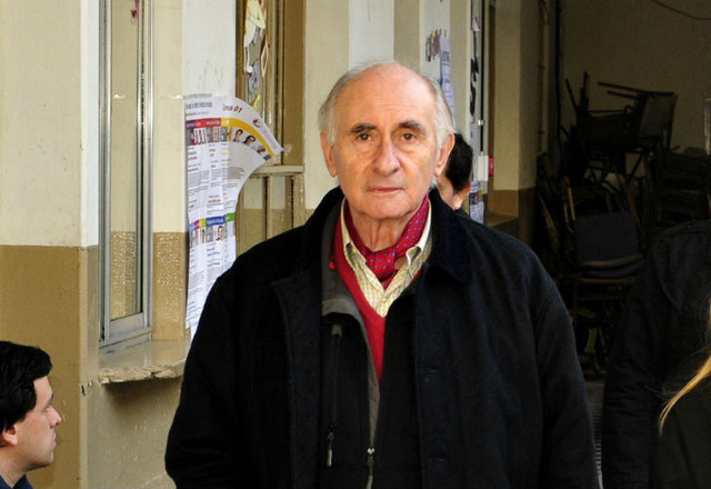 Asume a la Presidencia Fernando de la Rua.