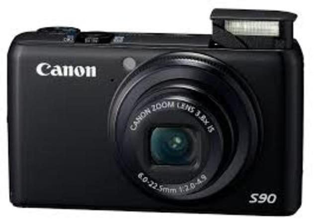 CANON S90