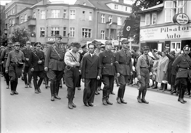 How the Rosenstrasse protest started.