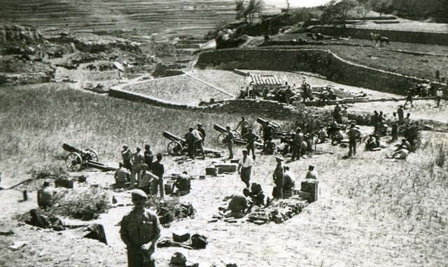 Decisiva derrota de las fuerzas republicanas en la batalla del Ebro.