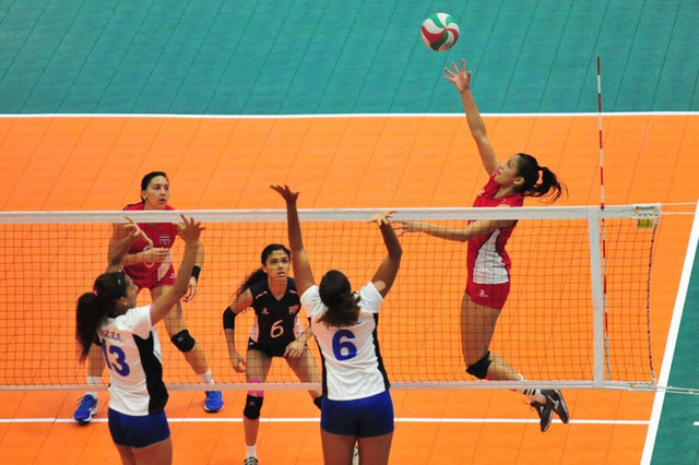 Se dan los primeros campeonatos femeninos