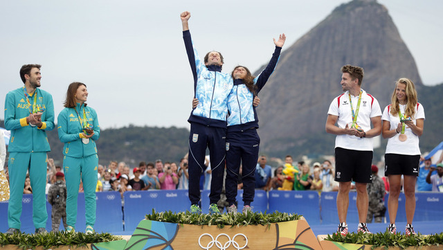 Sanatiago Lange y Cecilia Carranza ganan medalla de oro en Vela en los Juegos Olímpicos de Río de Janeiro
