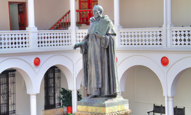 Llegada de la Estatua a la Universidad