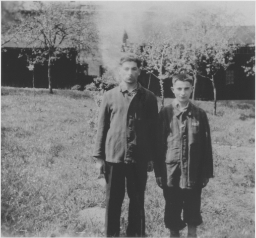 Eli & his father are transferred to Buchenwald