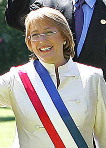 Michelle Bachelet se posiciona presidenta de Chile.