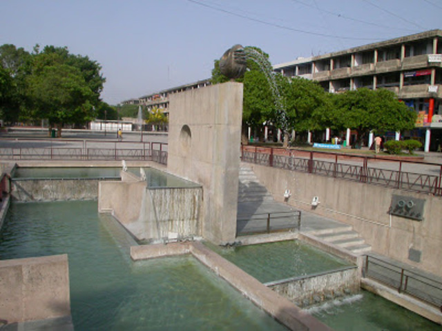LE CORBUSIER - -  Chandigarh (Ciudad India).