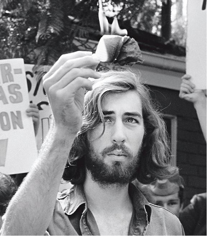 Students burn draft cards