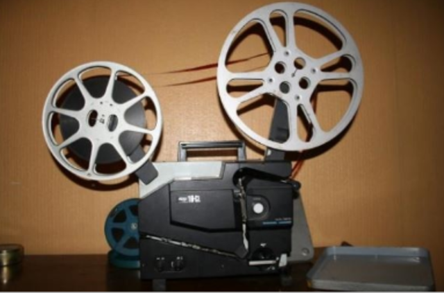 PROYECTOR DE PELÍCULAS.