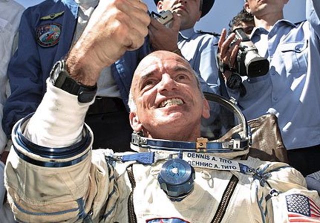 Primer turista espacial