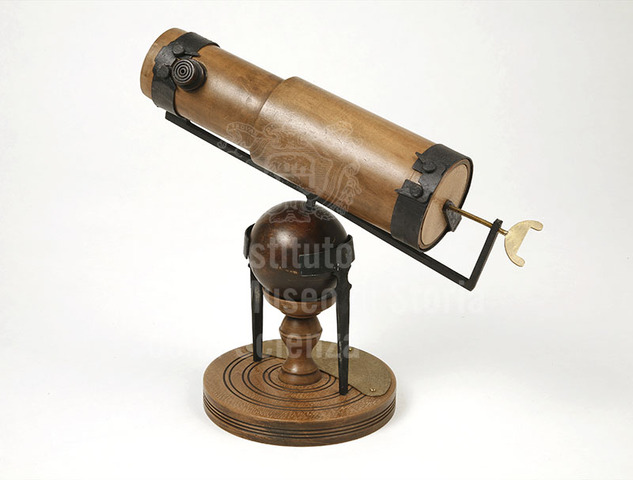 Isaac Newton and the Primitive Reflecting Telescope