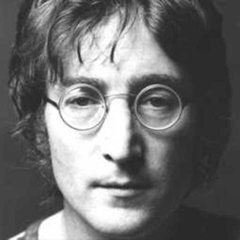 Es asesinado John Lennon